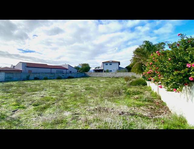 670M² VACANT LAND FOR SALE IN PORT OWEN